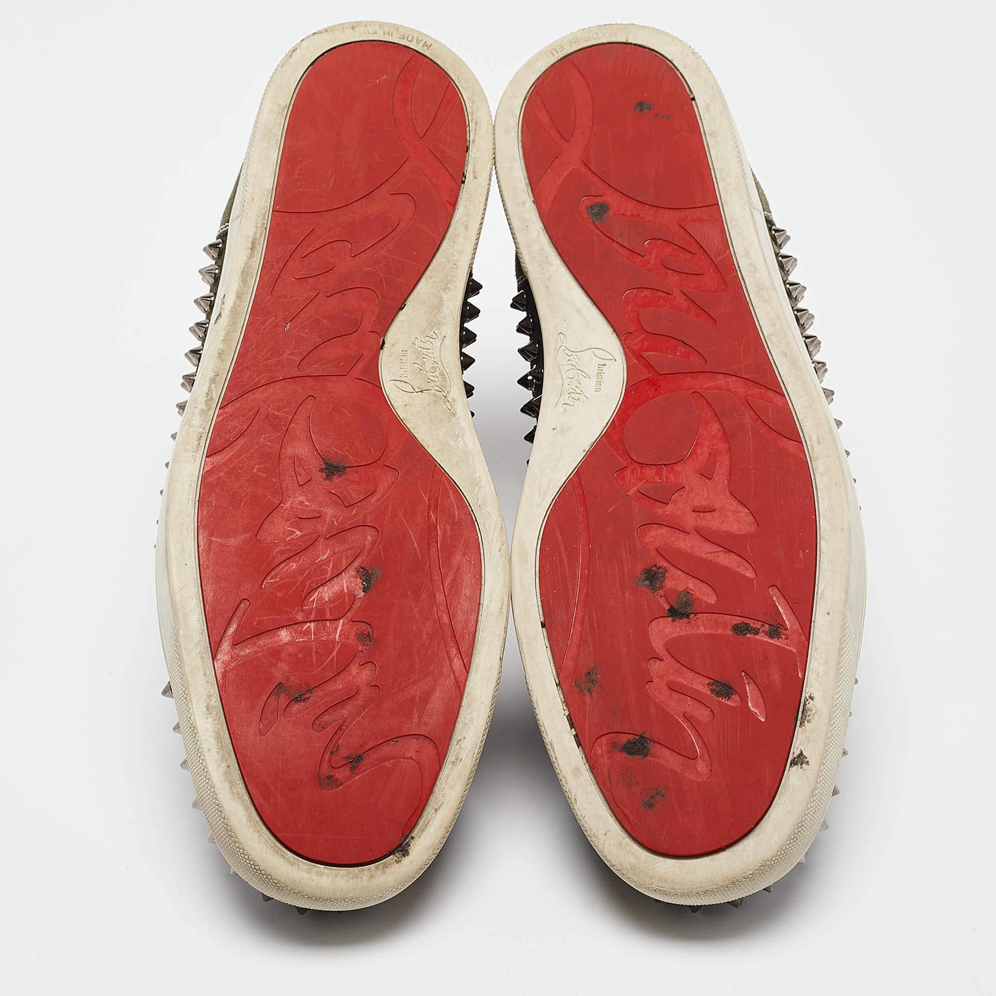 Christian Louboutin Baskets hautes Louis à pointes en daim vert Taille  44 en vente 1