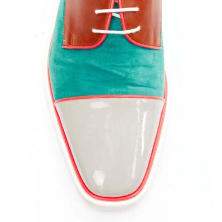 CHRISTIAN LOUBOUTIN camoscio verde con profili neon marrone brogue EU42.5 in vendita 1