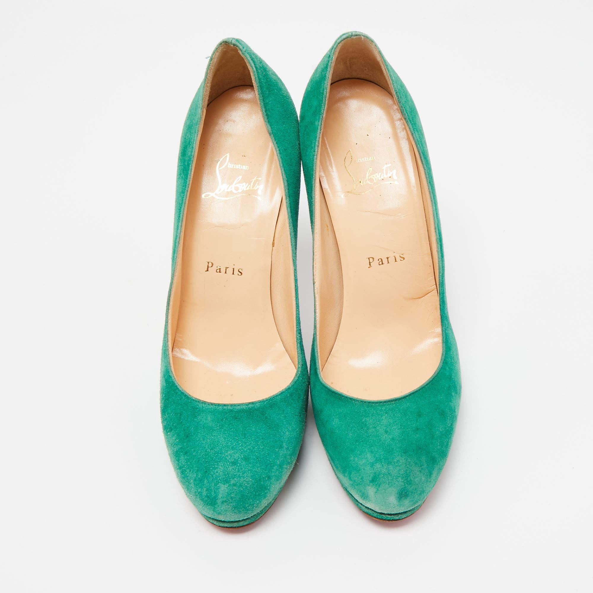 Christian Louboutin Green Suede Round Toe Pumps Size 37.5 In Good Condition For Sale In Dubai, Al Qouz 2