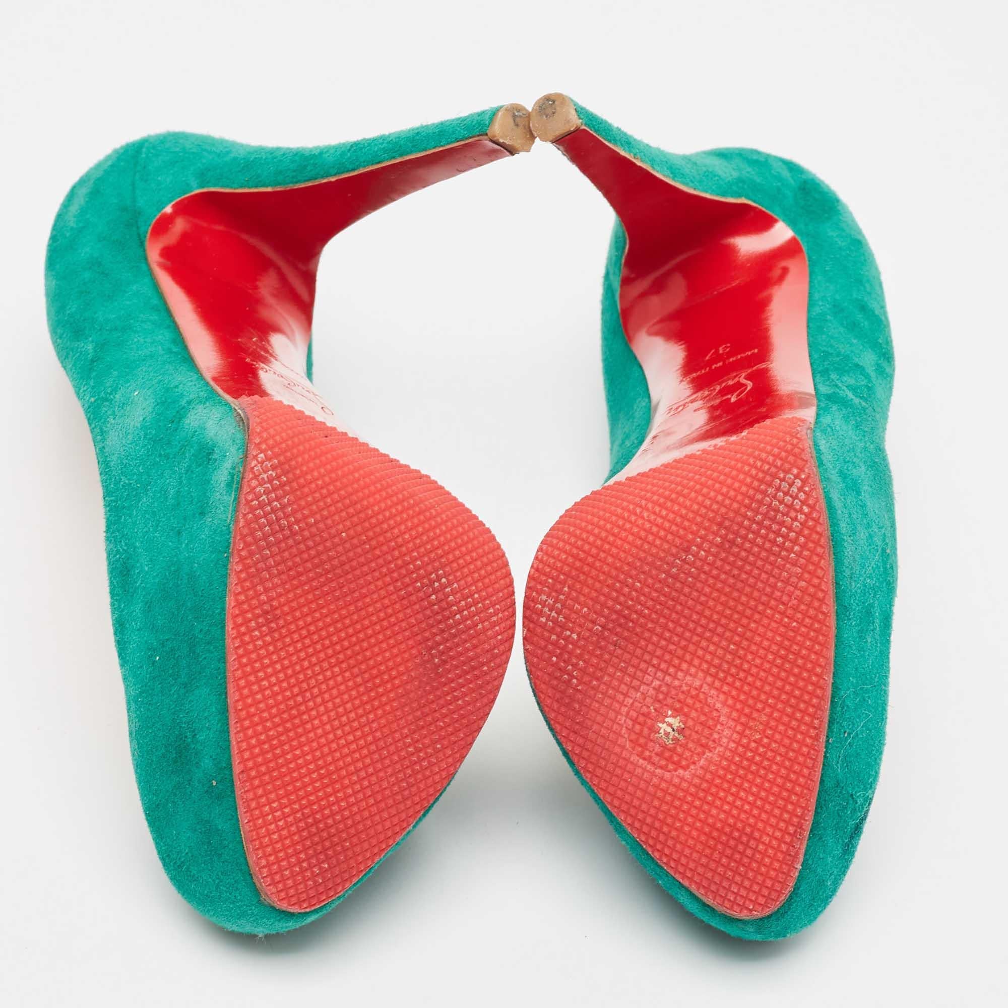 Christian Louboutin escarpins simples en daim vert taille 37 en vente 1