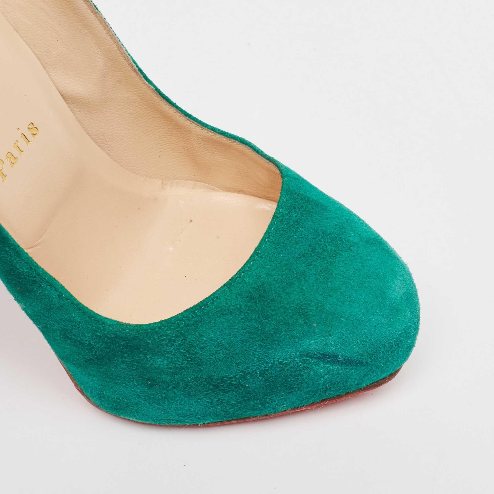 Christian Louboutin escarpins simples en daim vert taille 37 en vente 2
