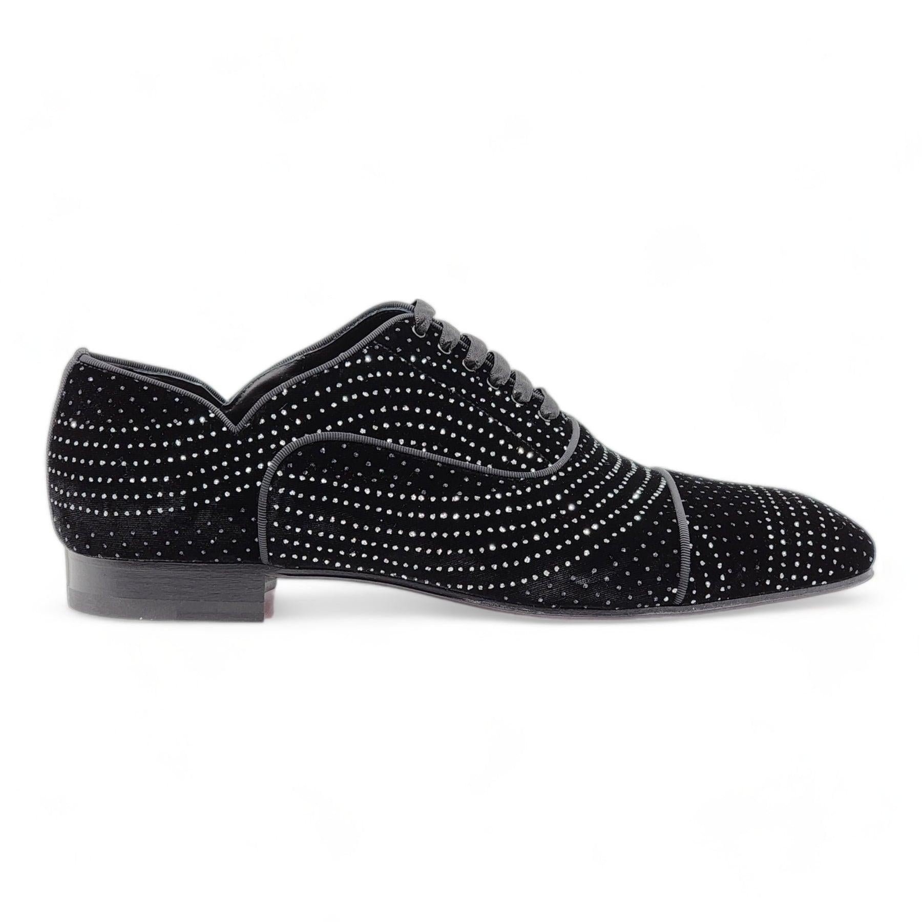 Christian Louboutin Greggyrocks Studded Oxfords Velvet in Black.

Velvet Upper. Studded. Limited edition release. Signature Louboutin red bottoms.

Additional information:
Material: Velvet
Color: Black
Size: 8.5 US
Country: Italy
Condition: Brand