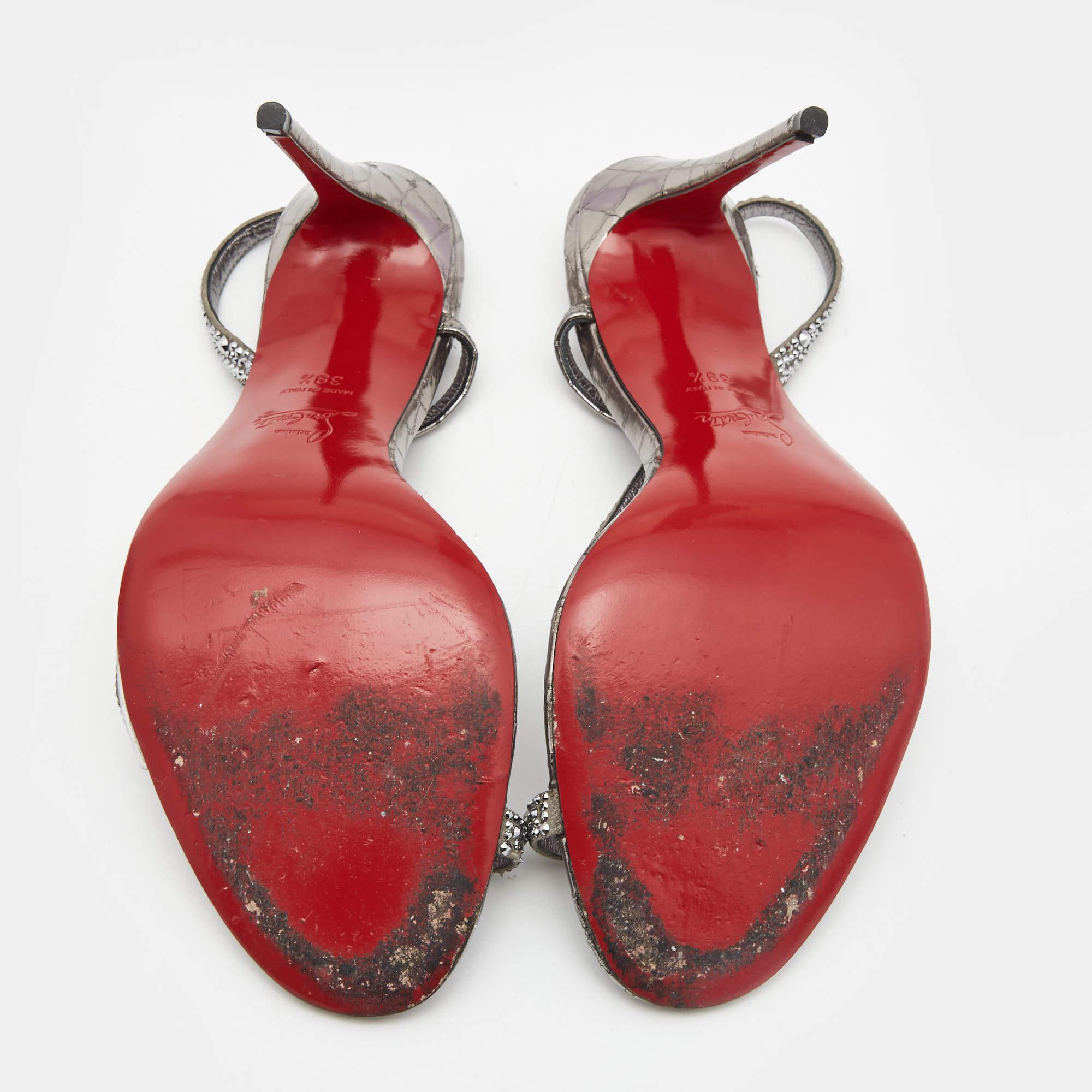 Christian Louboutin  Sandales Rosalie grises ornées de cristaux, taille 39,5 en vente 2