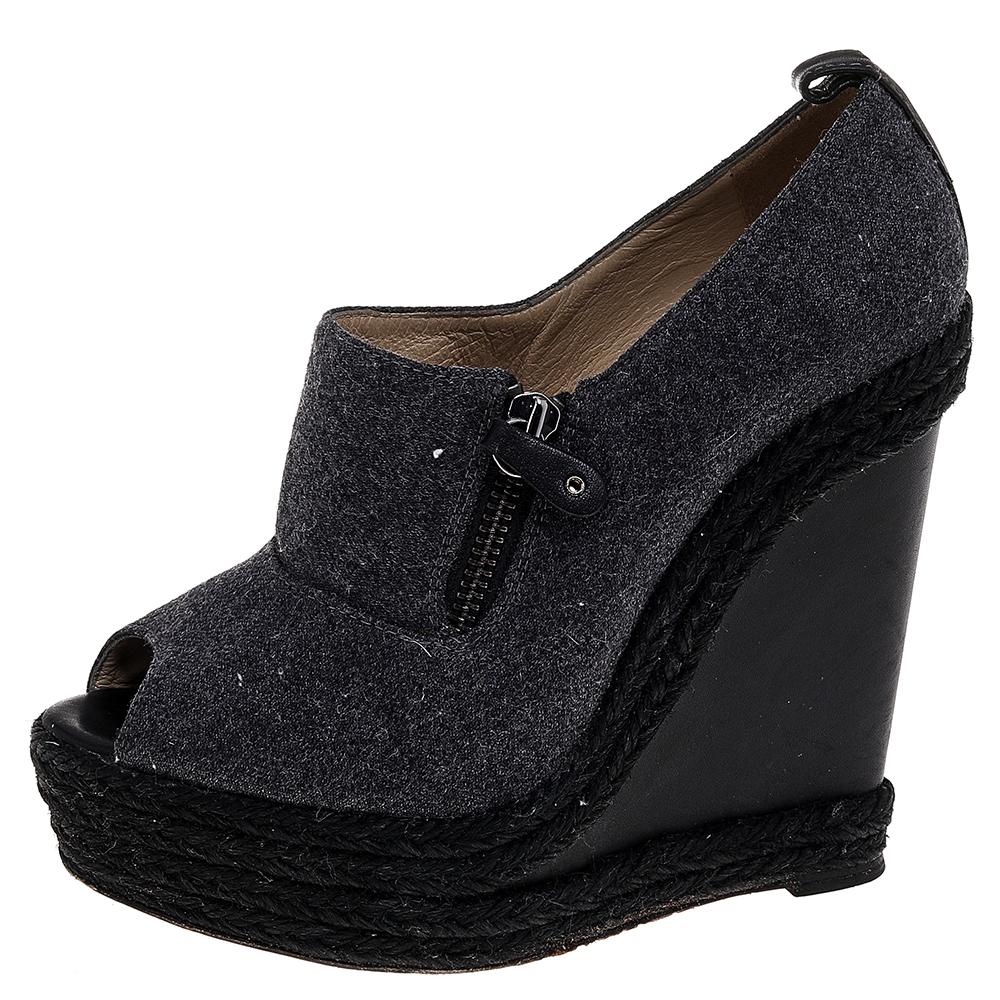 Women's Christian Louboutin Grey Fabric Deroba Peep Toe Espadrille Wedge Sandals Size 37 For Sale