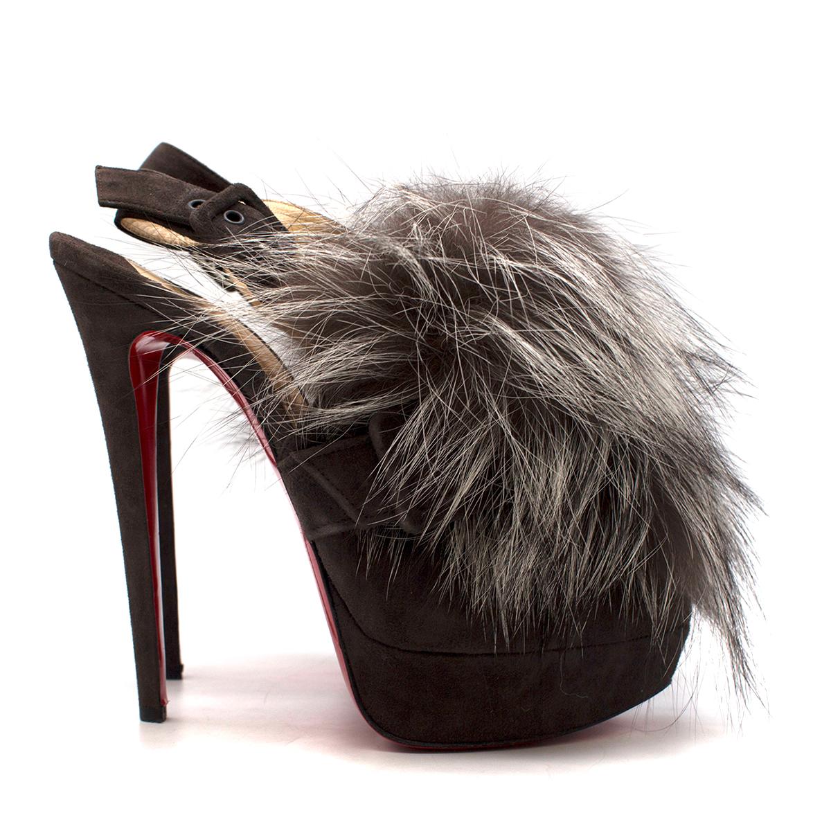 Christian Louboutin Grey Fox Fur Splash Slingback Heels

-Grey suede platform heels
-Slingback ankle straps with buckle closure
-Buckle detailing at the toe
-Peep toe
-Fox fur panel at the front

Please note, these items are pre-owned and may show