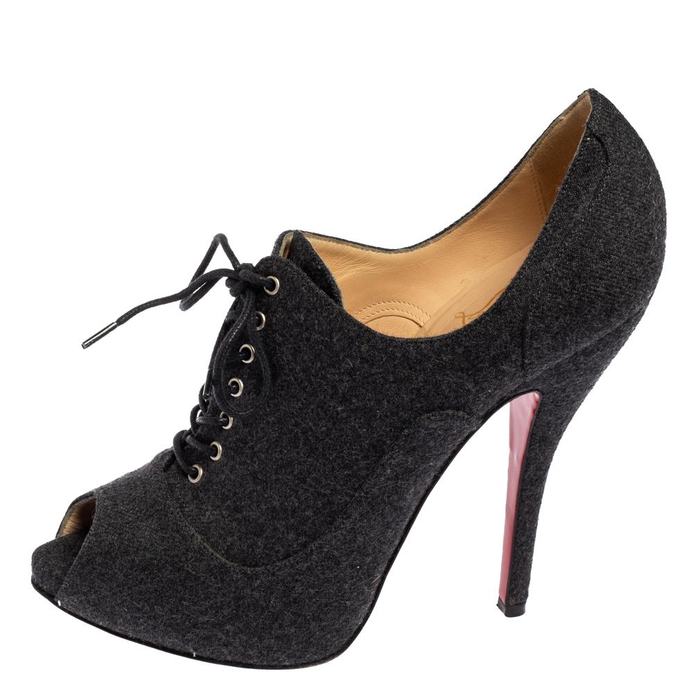 Christian Louboutin Grey Lace Up Flannel Lady Derby120mm Ankle Booties Size 37 In Good Condition For Sale In Dubai, Al Qouz 2