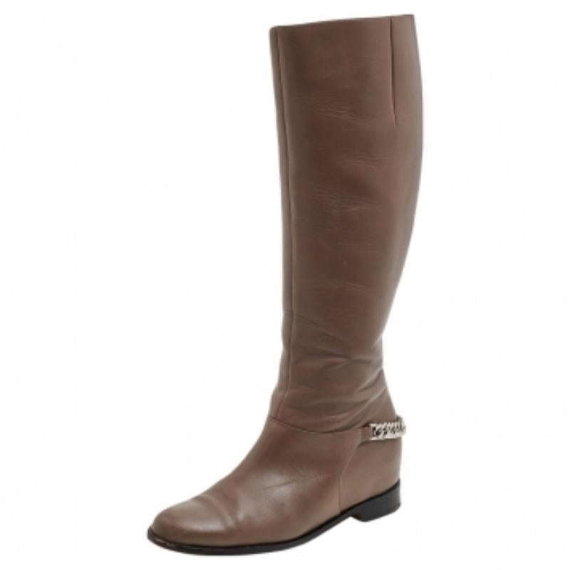 Christian Louboutin - Bottes en cuir gris à chaîne, longueur genou, taille 39 Bon état - En vente à Dubai, Al Qouz 2