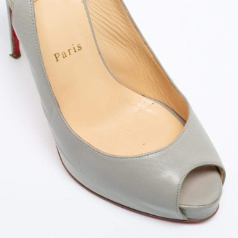 These Christian Louboutin sandals will stand out with their minimal yet gorgeous design. Made from leather, their superb grey shade is coupled with slingback straps, smooth insoles, and slender 12 cm heels.
