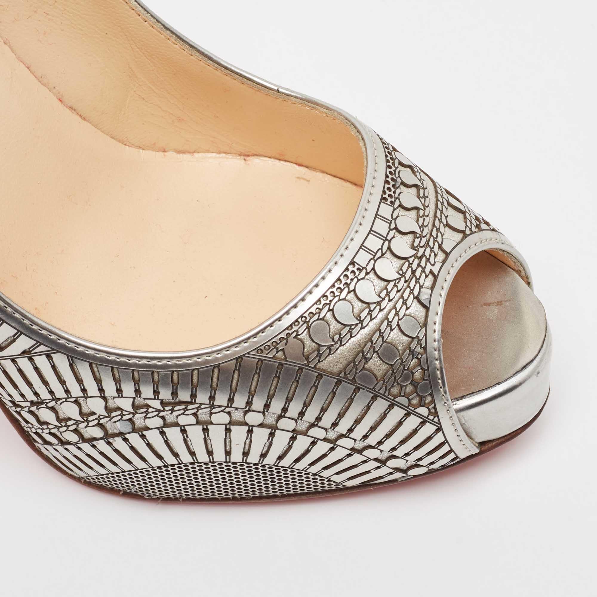 Christian Louboutin Escarpins à plateforme Suellena en cuir gris 36,5 en vente 2