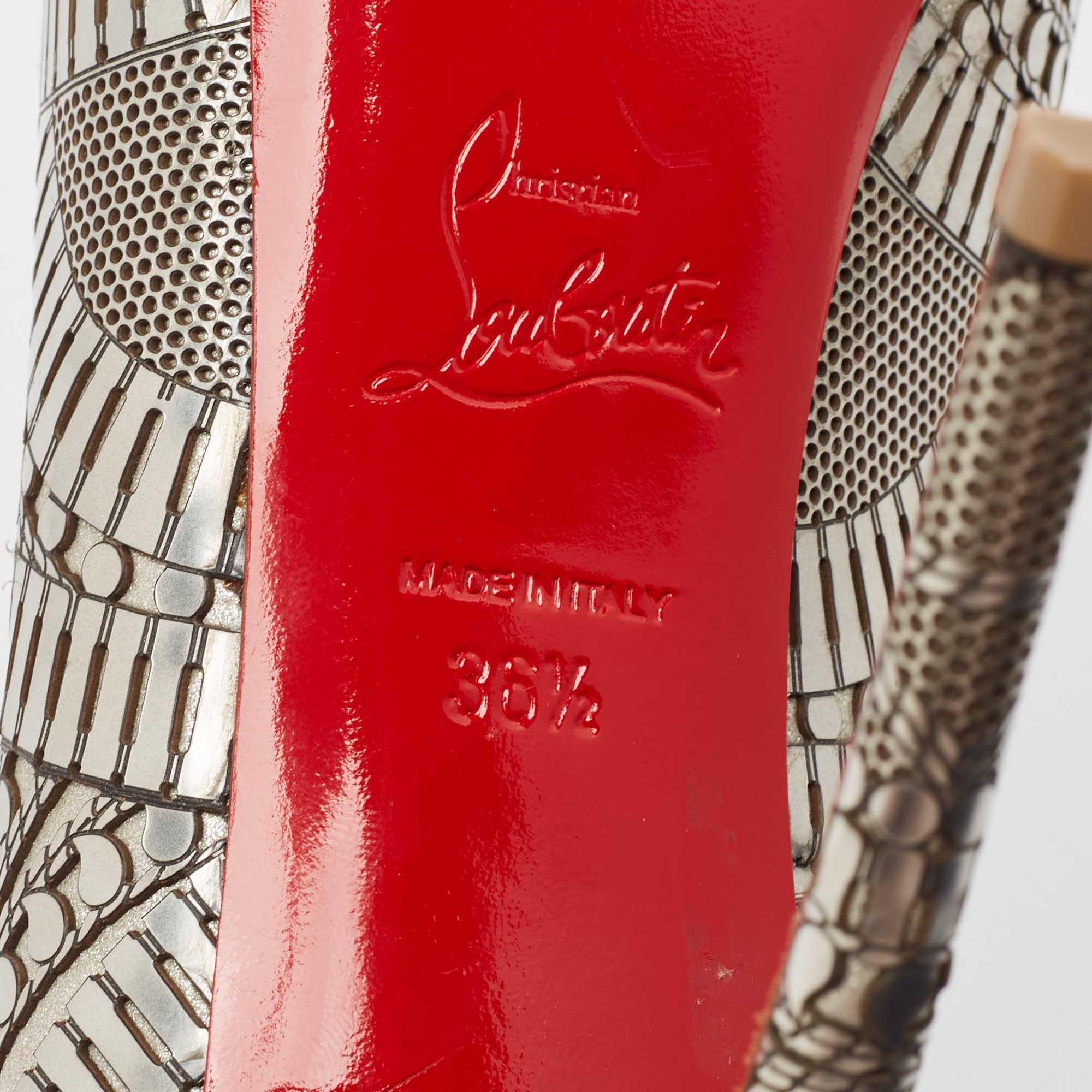 Christian Louboutin Escarpins à plateforme Suellena en cuir gris 36,5 en vente 3