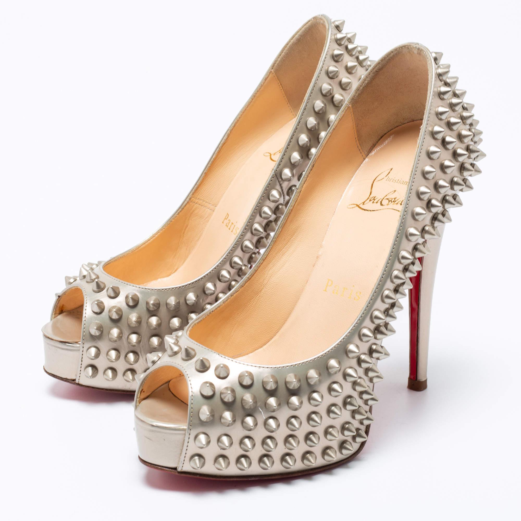 Women's Christian Louboutin Grey Patent Lady Peep Toe Spikes Platform Pumps Size 34 For Sale