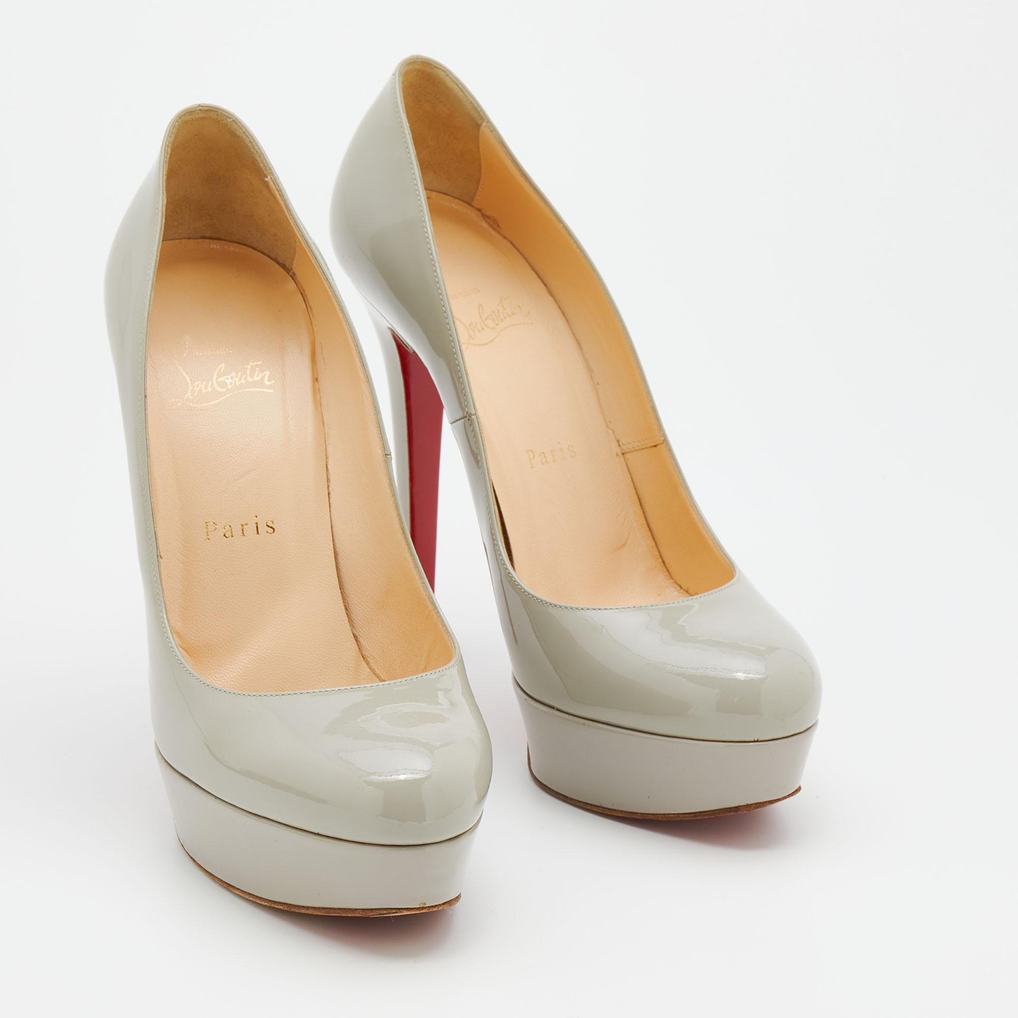 Every flawless design of Christian Louboutin, like this pair of Bianca pumps, is the epitome of feminine style. Crafted from patent leather, its grey upper is balanced on 13cm heels and platforms. The signature red-lacquered sole of these shoes