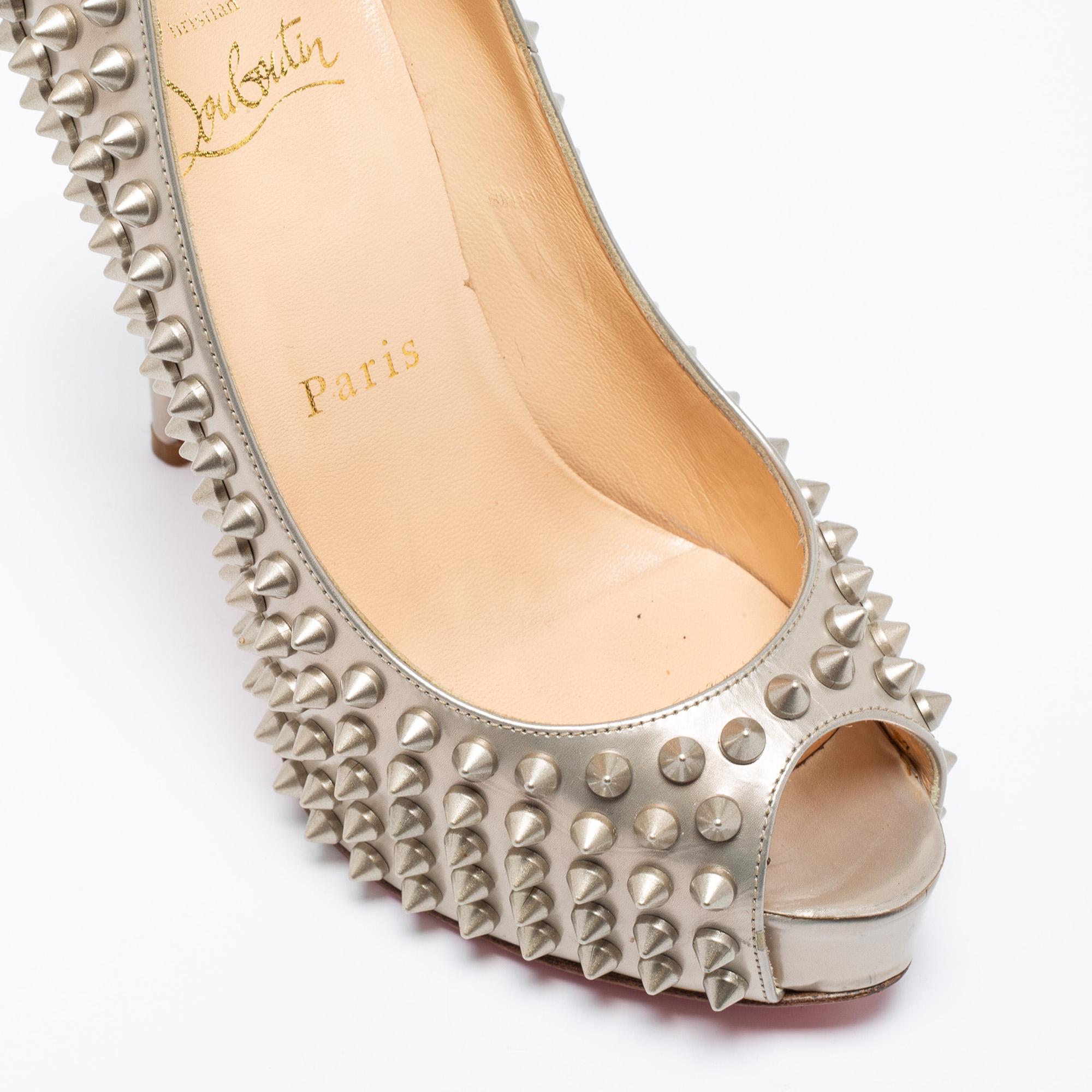 Women's Christian Louboutin Grey Patent Leather Lady Peep Toe Spikes Pumps Size 34 For Sale
