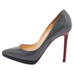 Christian Louboutin Graue Pigalle Plato-Pumps aus Lackleder Größe 40,5