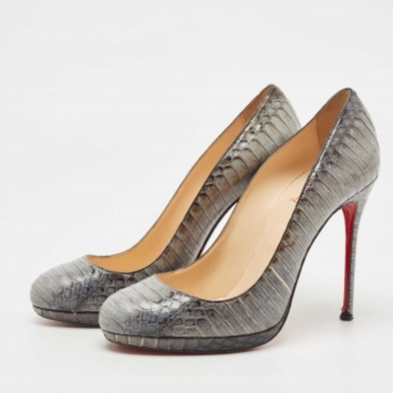Setzen Sie mit diesen Designer-Pumps ein schickes Stil-Statement. Sie zeichnen sich durch einen robusten Absatz und eine strapazierfähige Sohle aus, perfekt für Ihre modischen Ausflüge!