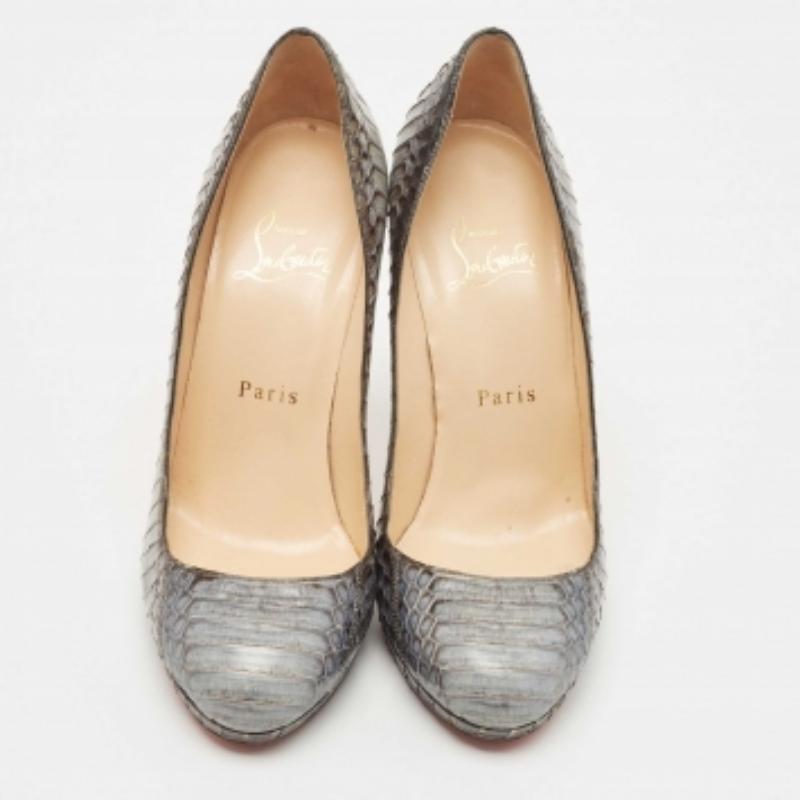 Christian Louboutin Grau Python Leder Runde Zehe Pumps Größe 37.5 Damen im Angebot