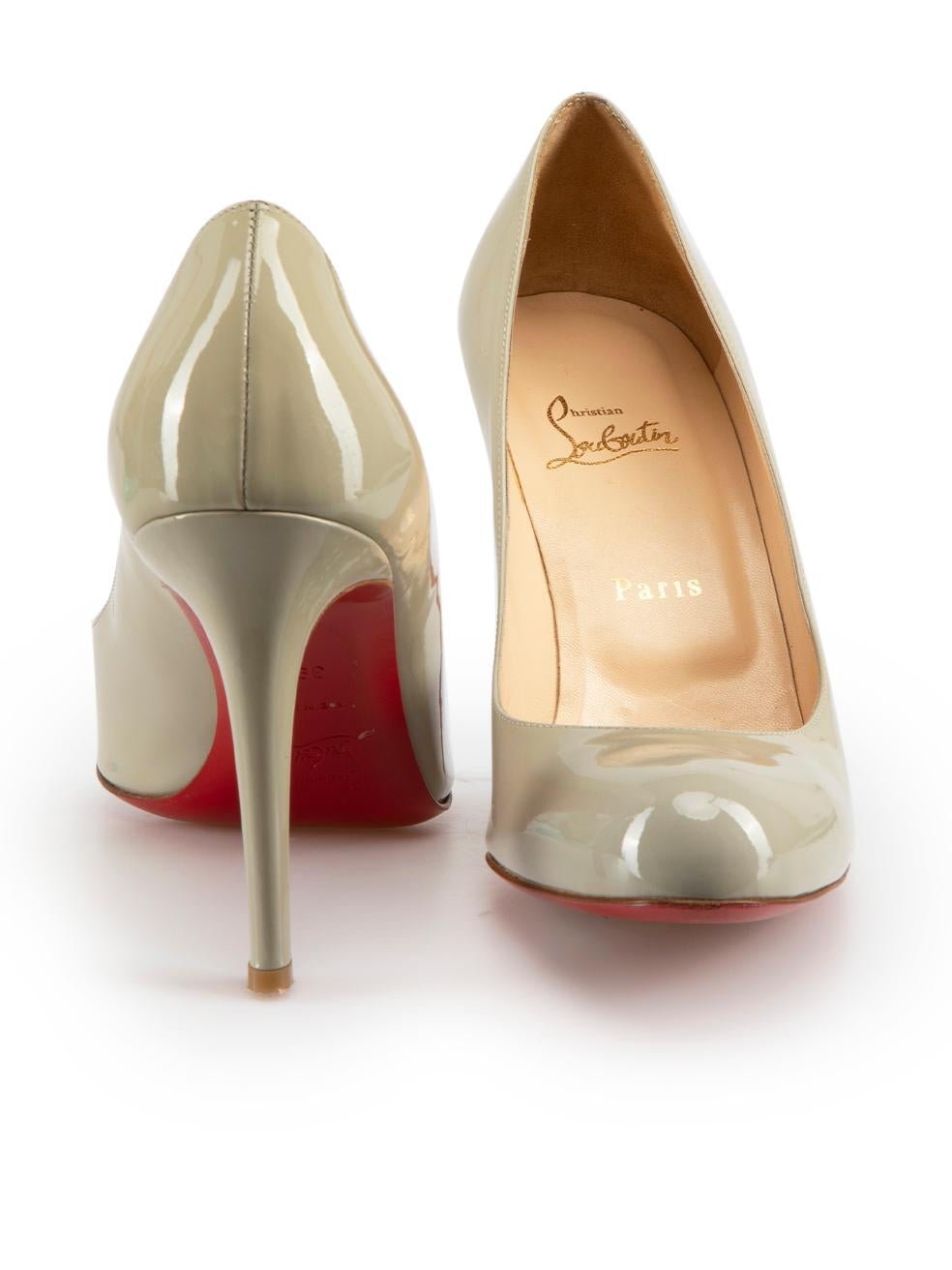 Christian Louboutin Grey Round Toe Patent Pumps Size IT 39.5 In Excellent Condition For Sale In London, GB