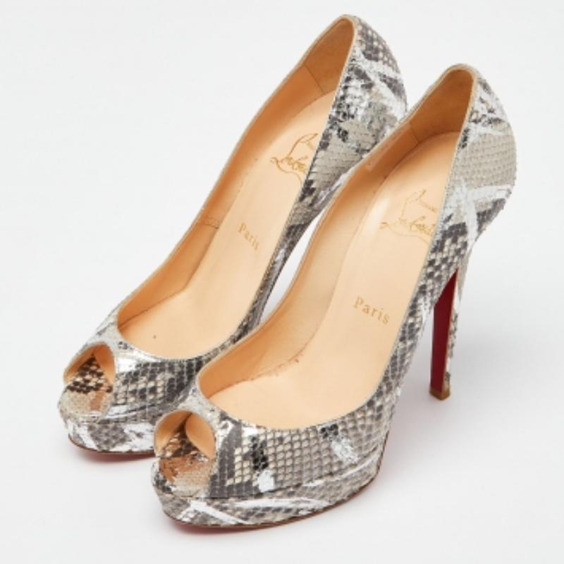 Christian Louboutin Grigio/Argento Pitone Lady Peep Toe Platform Pumps Taglia 38,5 In condizioni buone in vendita a Dubai, Al Qouz 2
