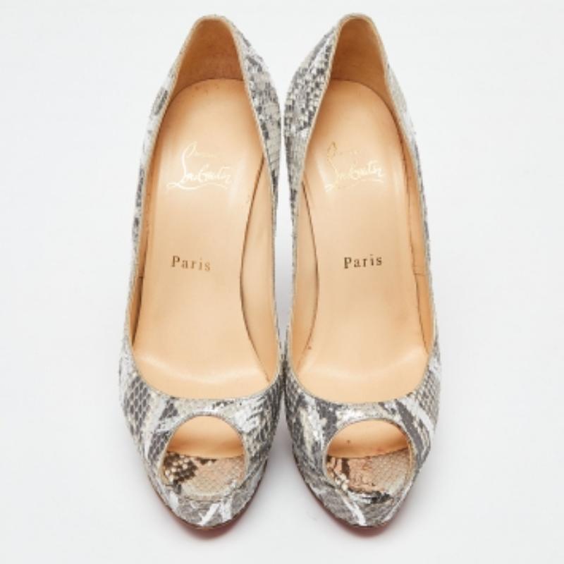 Donna Christian Louboutin Grigio/Argento Pitone Lady Peep Toe Platform Pumps Taglia 38,5 in vendita
