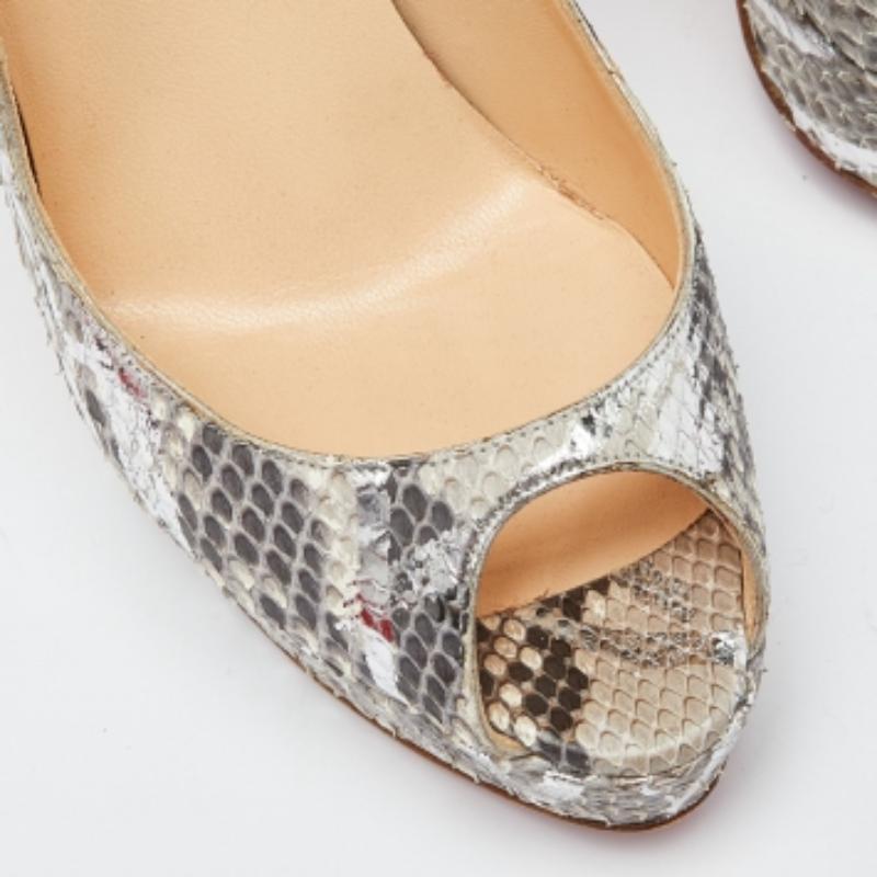 Christian Louboutin Grigio/Argento Pitone Lady Peep Toe Platform Pumps Taglia 38,5 in vendita 1