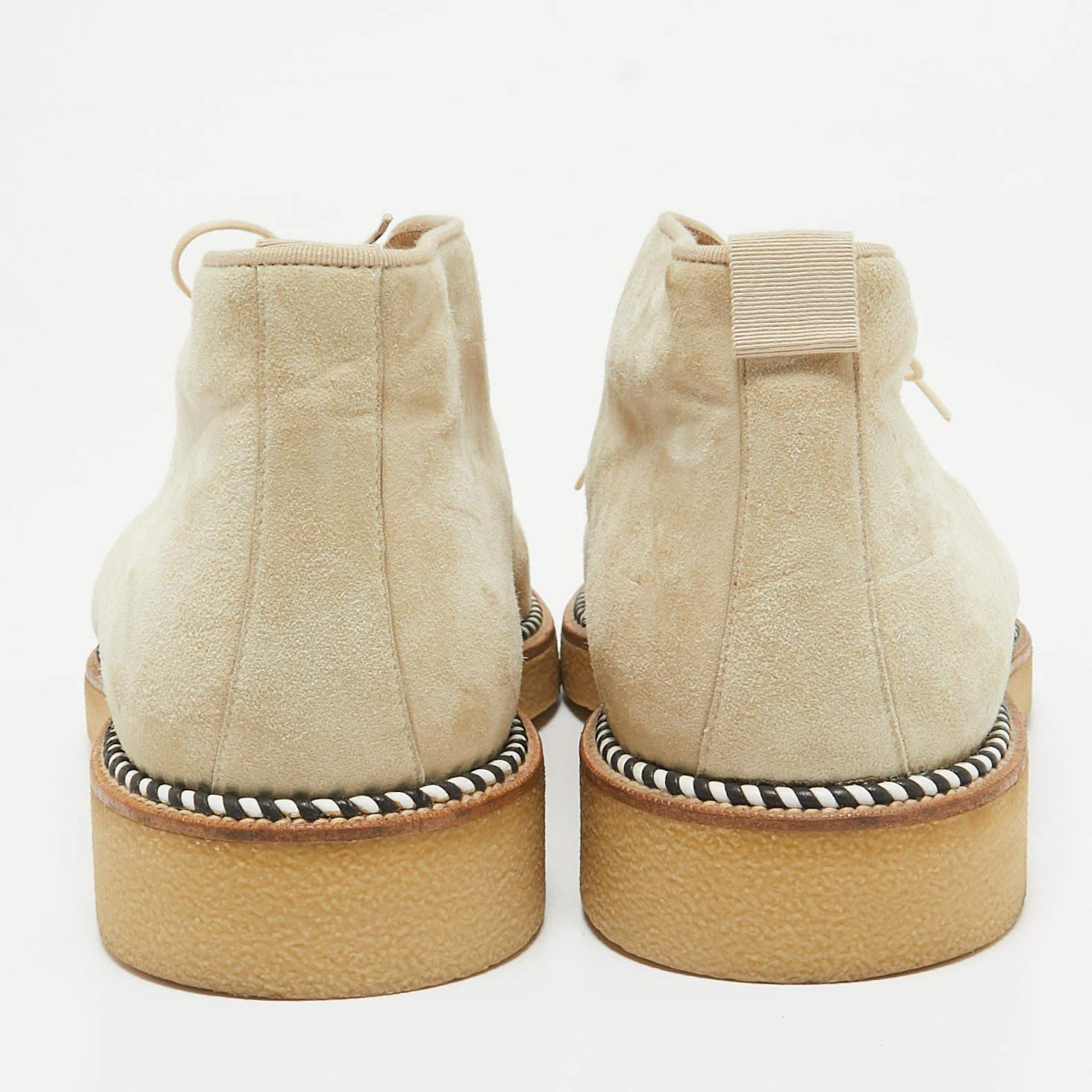 Christian Louboutin - Bottes de longueur cheville en daim gris, taille 44 Pour femmes en vente