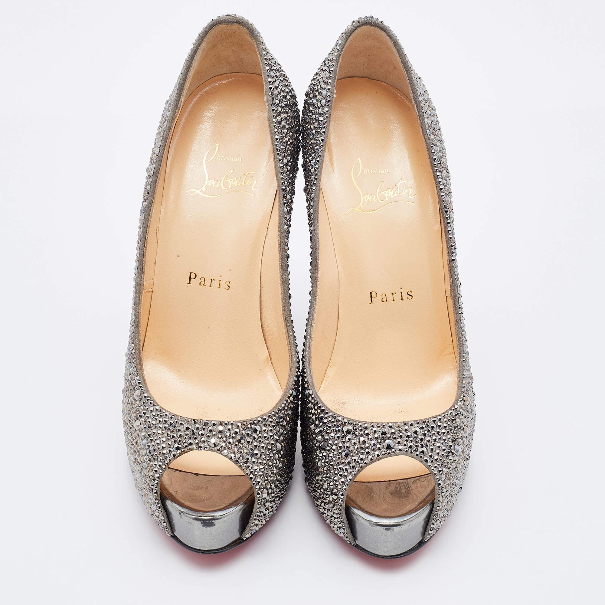 Exuding feminity and elegance, these pumps feature a chic silhouette with an attractive design. You can wear these pumps for a stylish look.

Includes: Original Box

