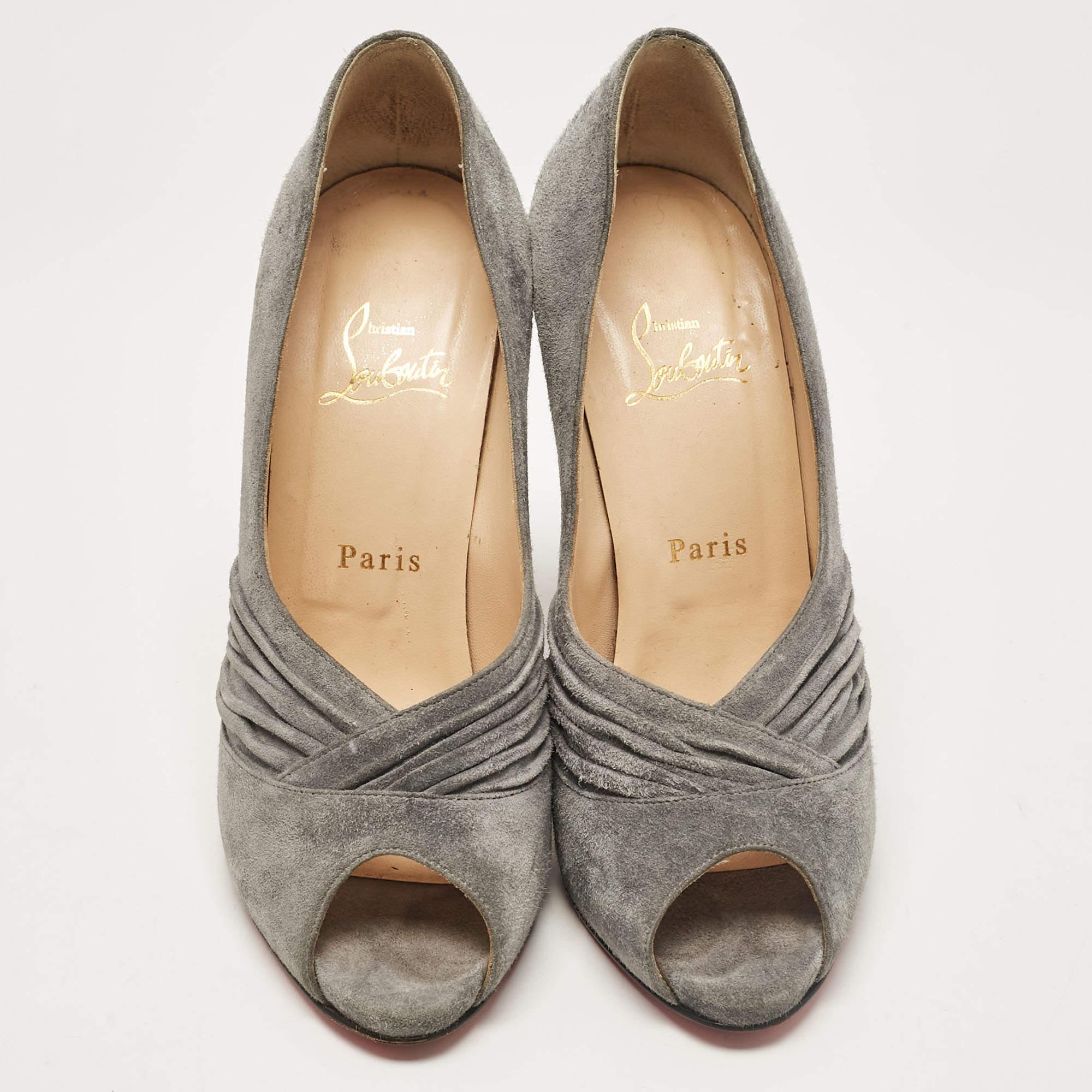 Gris Christian Louboutin escarpins Lady Gres à bout ouvert en daim gris, taille 38,5 en vente
