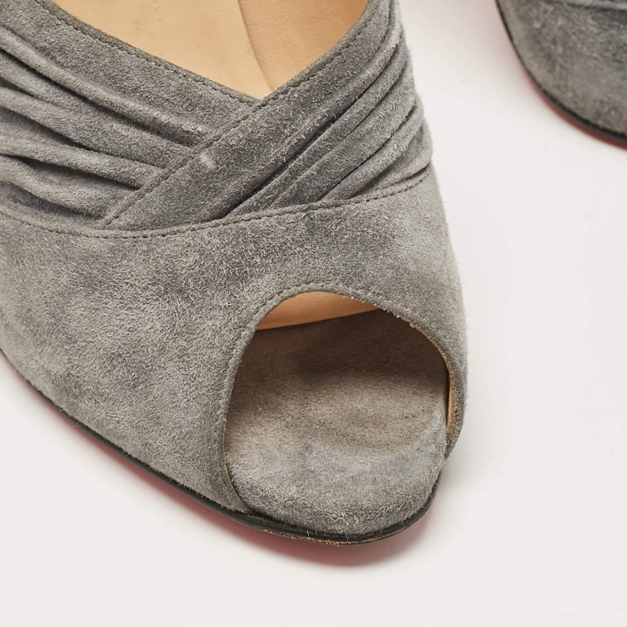 Christian Louboutin escarpins Lady Gres à bout ouvert en daim gris, taille 38,5 en vente 2