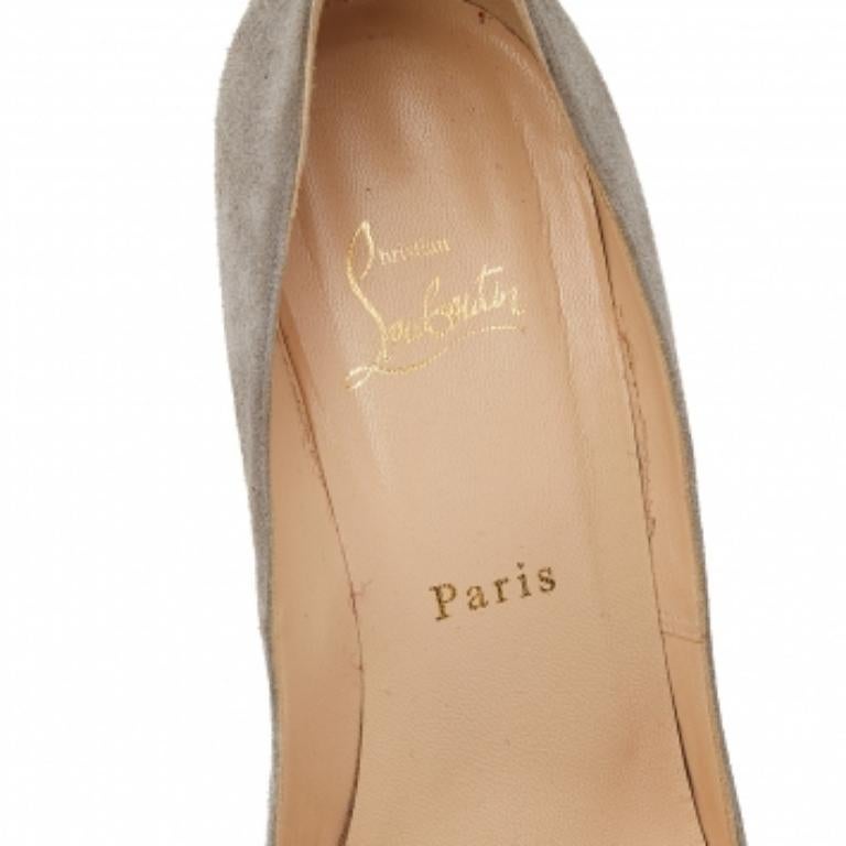 This stunning pair of Hyper Prive pumps from Christian Louboutin are sure to add some class to your outfits. The peep-toe pumps have been crafted from suede, and they come with comfortable leather insoles. They are complete with 12.5 CM heels,