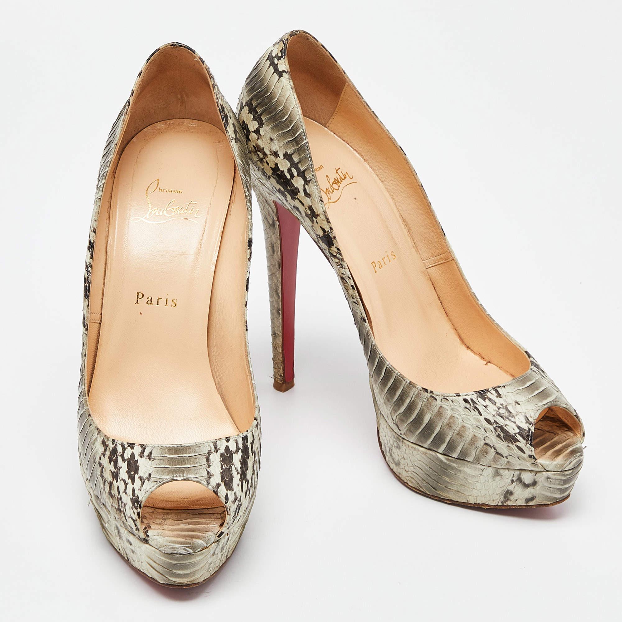 Christian Louboutin Grau Watersnake Leder Lady Peep Pumps Größe 40 im Zustand „Hervorragend“ im Angebot in Dubai, Al Qouz 2
