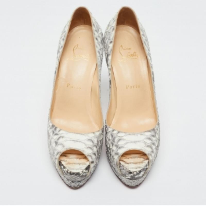 Christian Louboutin Gris/Blanco Pitón Altadama Peep Toe Plataforma Bombas Tamaño 37 en Bueno estado para la venta en Dubai, Al Qouz 2