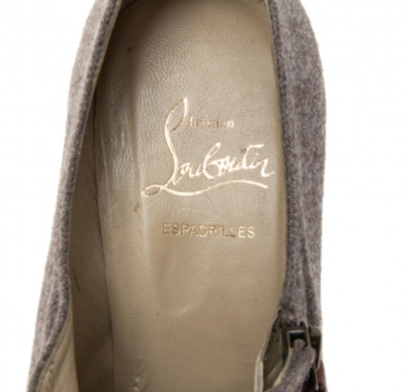 Christian Louboutin Grey Wool Deroba Espadrilles Wedge Sandals Size 40 In Good Condition For Sale In Dubai, Al Qouz 2