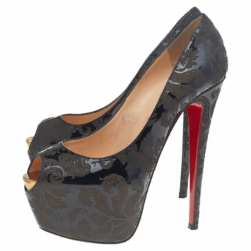 These Highness pumps from the House of Christian Louboutin will bring a sense of drama and grace to your attire. These pumps are created using black patent leather with the arabesque motif print. They are completed with peep-toes, platforms, red