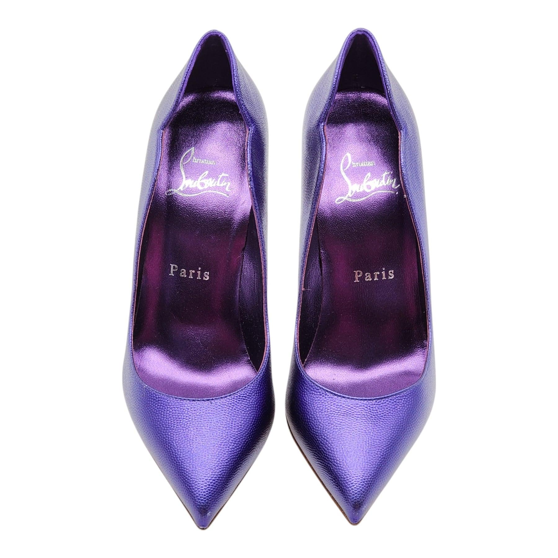 Christian Louboutin Hot Chick Pumps in purple leather. FW 2024 Collection.

Notes from Louboutin:The Hot Chick pump is an iconic Maison Christian Louboutin design with a low-cut vamp, a pointed toe and V-shaped notches under the ankle. Set on a 100