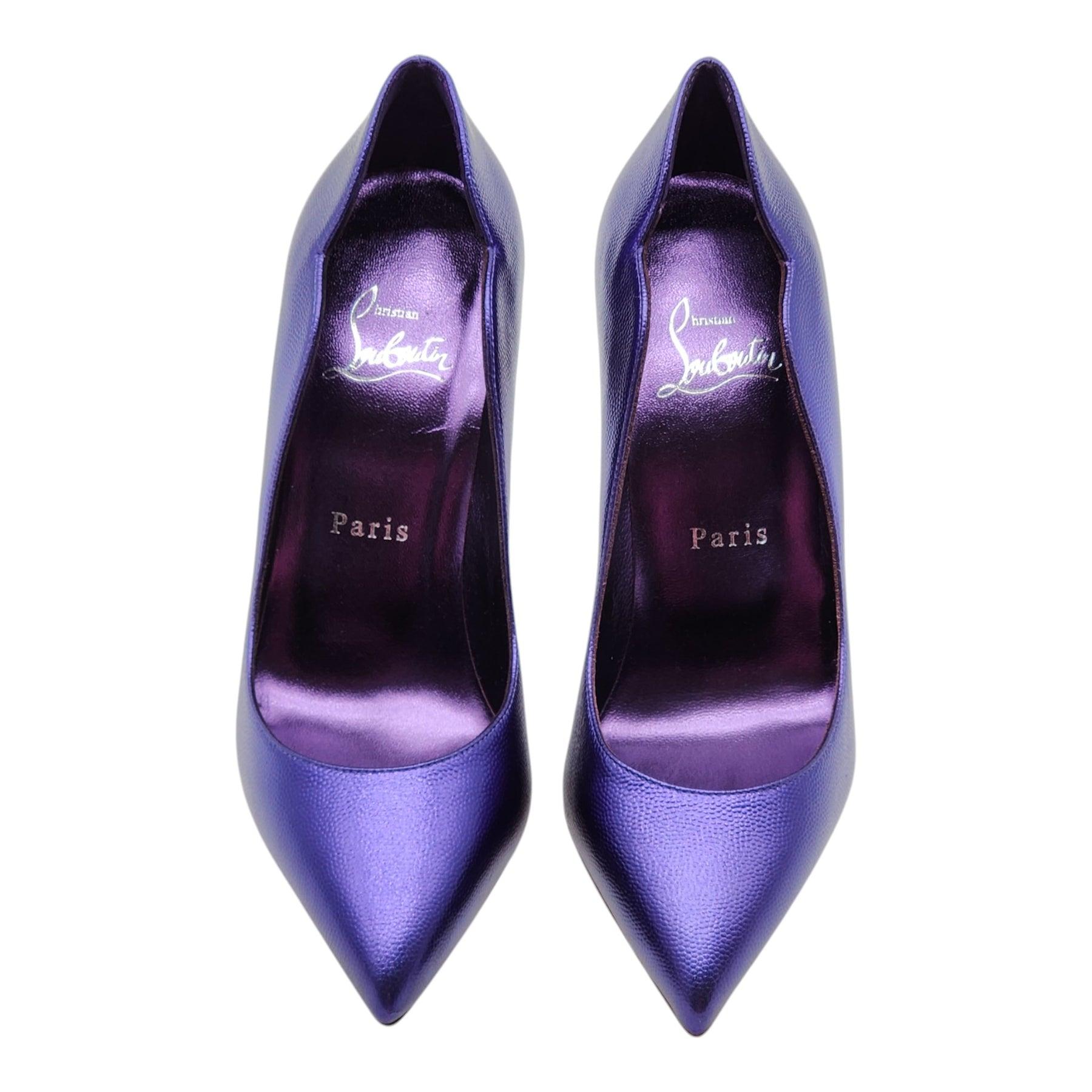 Christian Louboutin Hot Chick Pumps in purple leather. FW 2024 Collection

Notes from Louboutin:The Hot Chick pump is an iconic Maison Christian Louboutin design with a low-cut vamp, a pointed toe and V-shaped notches under the ankle. Set on a 100