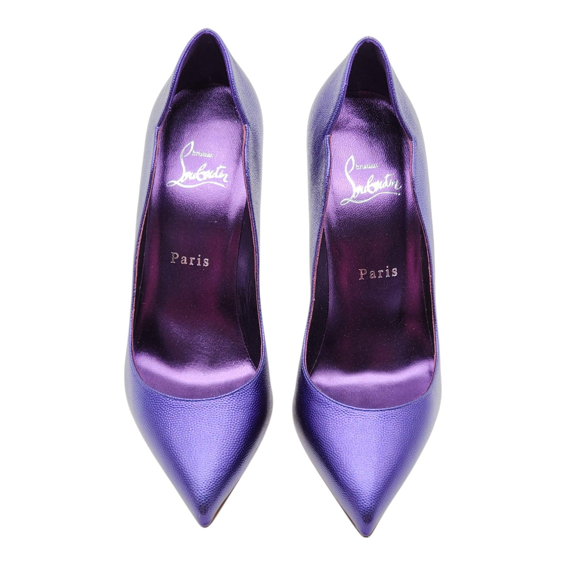 Christian Louboutin Hot Chick Pumps in purple leather. FW 2024 Collection

Notes from Louboutin:The Hot Chick pump is an iconic Maison Christian Louboutin design with a low-cut vamp, a pointed toe and V-shaped notches under the ankle. Set on a 100