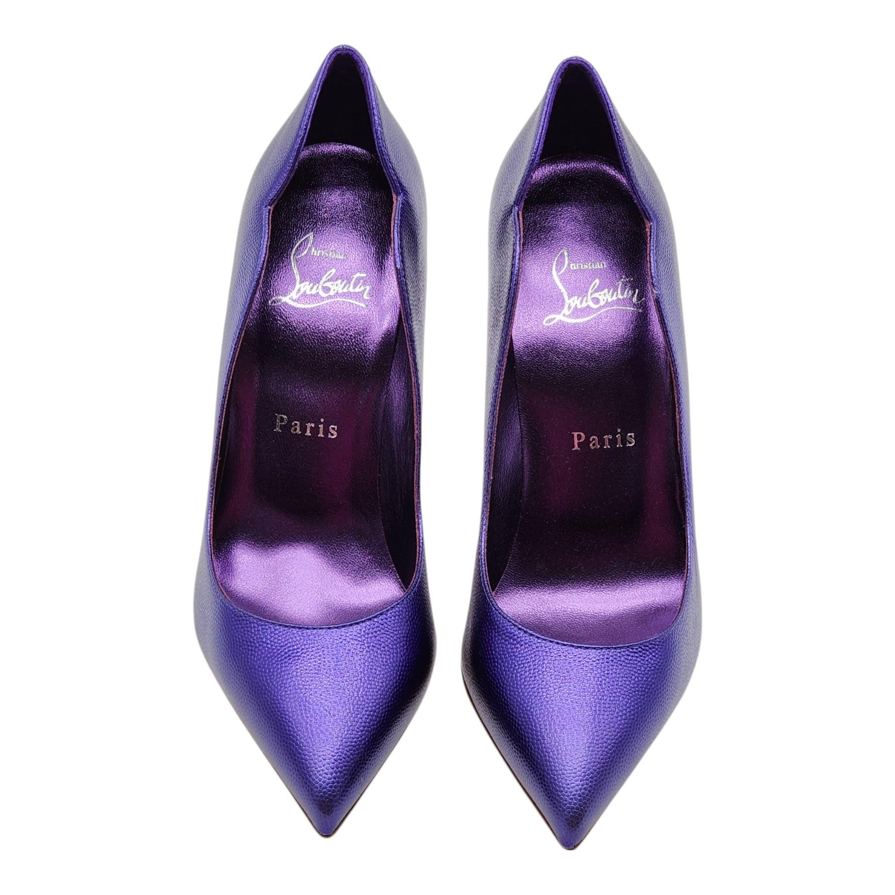 Christian Louboutin Hot Chick Pumps in purple leather. FW 2024 Collection

Notes from Louboutin:The Hot Chick pump is an iconic Maison Christian Louboutin design with a low-cut vamp, a pointed toe and V-shaped notches under the ankle. Set on a 100