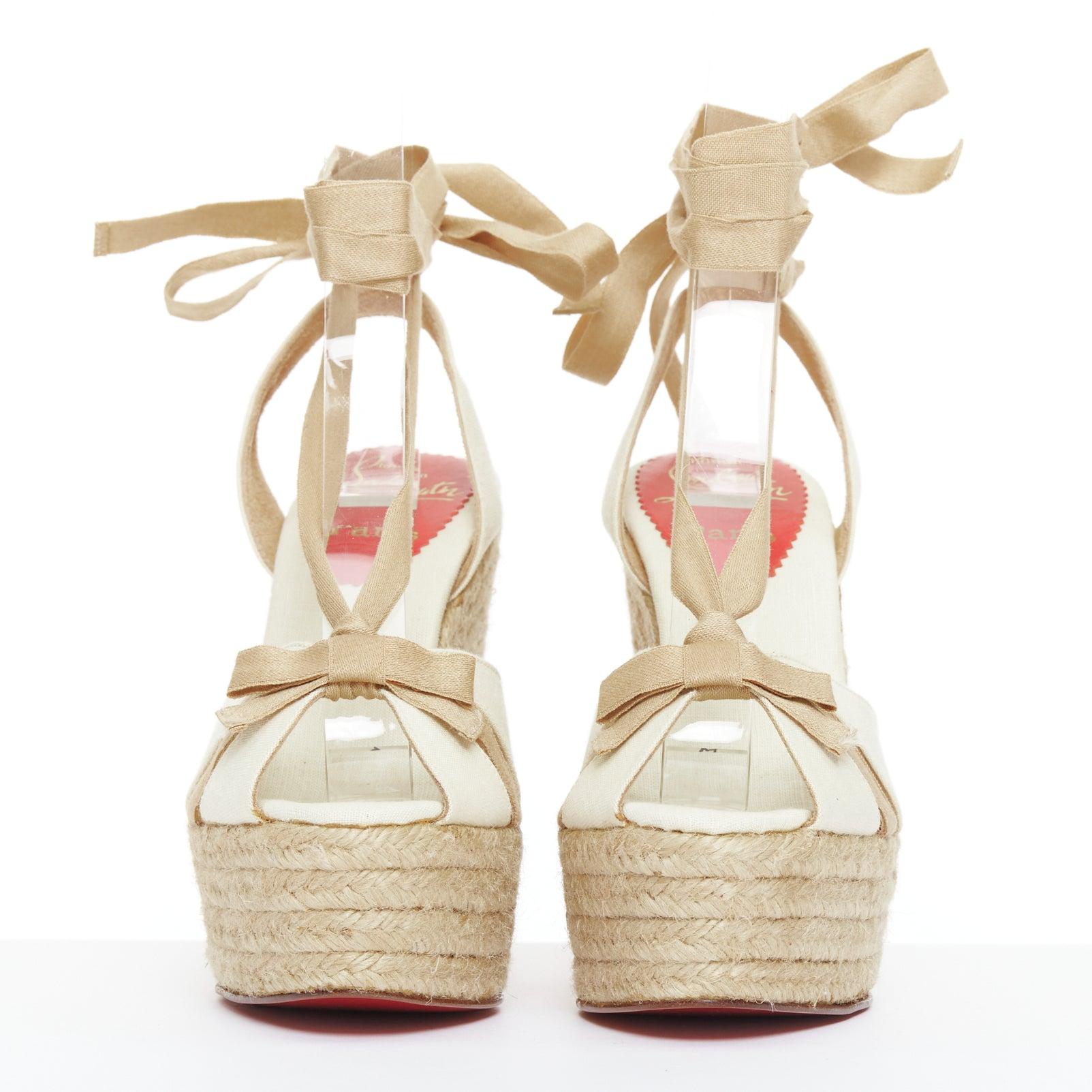 Beige CHRISTIAN LOUBOUTIN Isabelle - Chaussures compensées à nœud papillon en toile de jute beige crème EU36 en vente