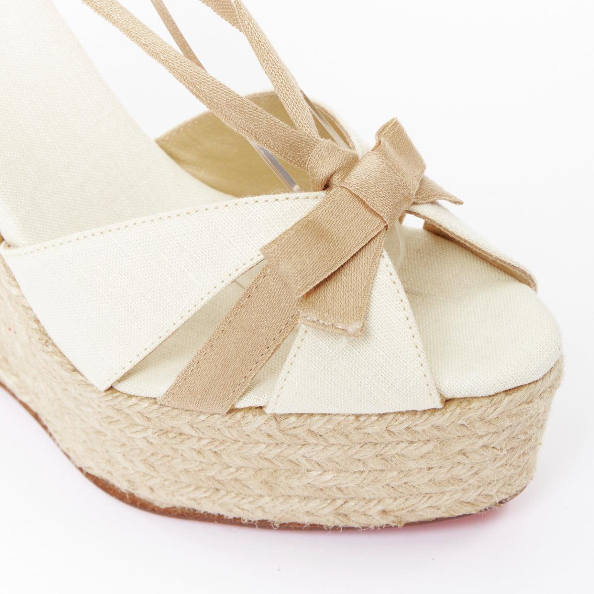 CHRISTIAN LOUBOUTIN Isabelle - Chaussures compensées à nœud papillon en toile de jute beige crème EU36 en vente 2