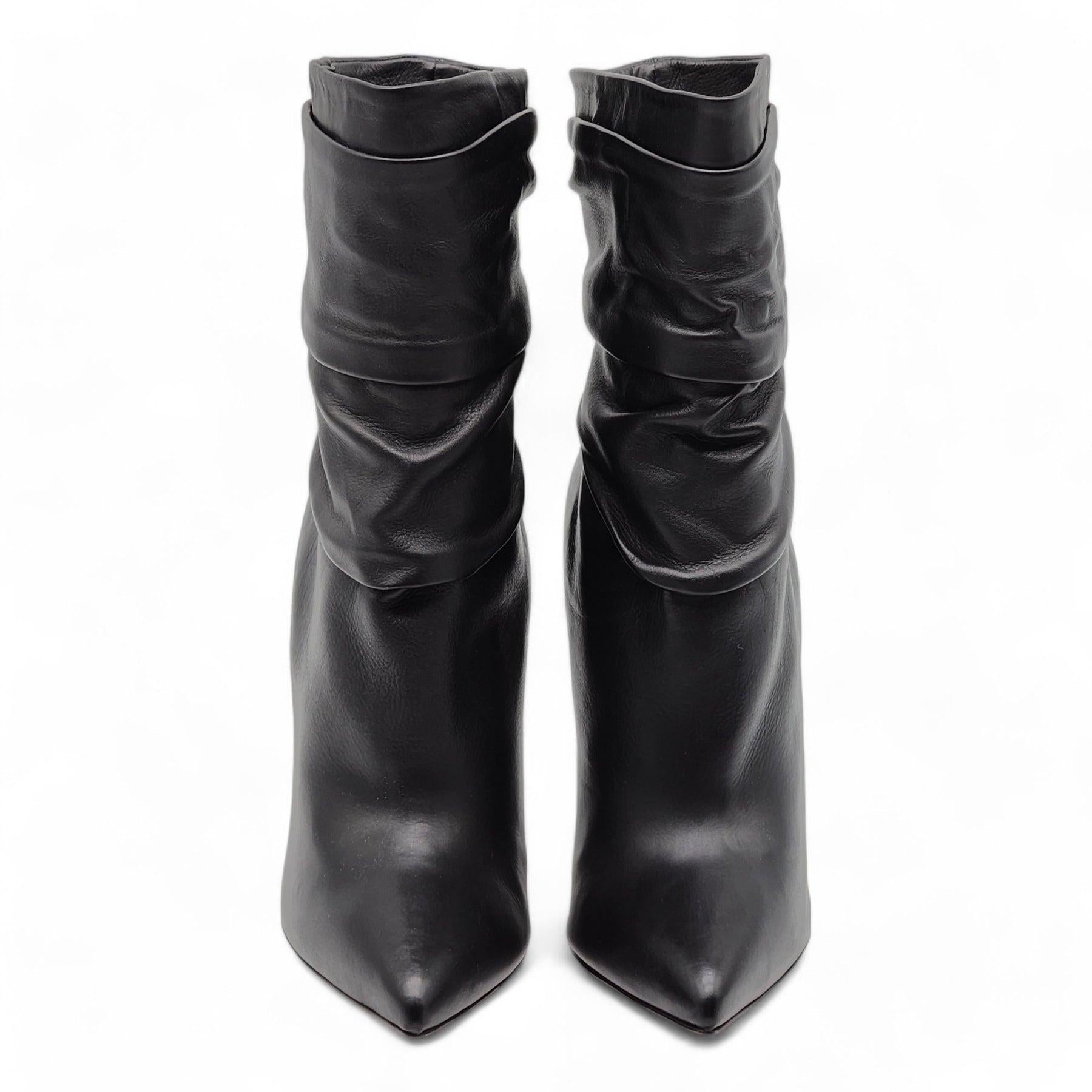 Christian Louboutin Ishtar Stiletto Boots Leather in Black.

Additional information:
Material: Leather
Color: Black
Size: 37 EU
Country: Italy
Dimension: Heel height 4.75
