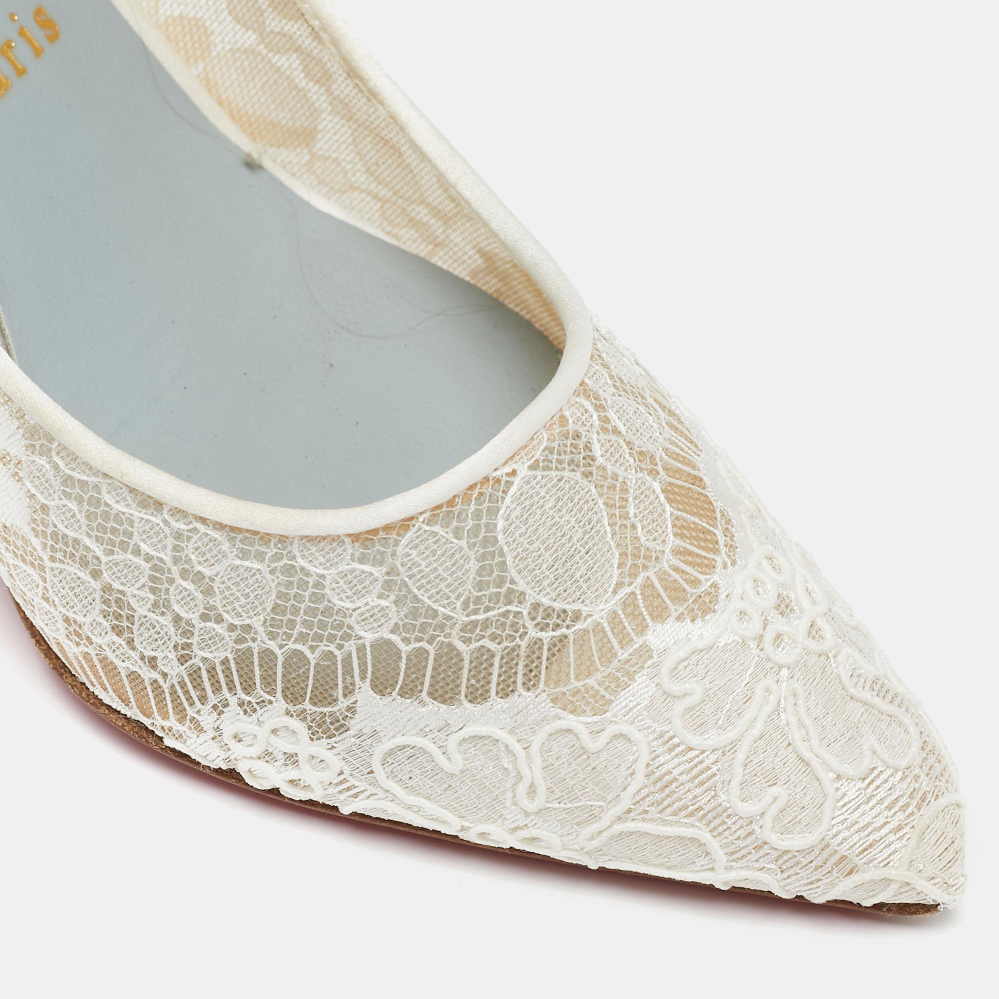 Christian Louboutin Ivory Lace and Satin Follies Pumps Size 38.5 In Good Condition In Dubai, Al Qouz 2