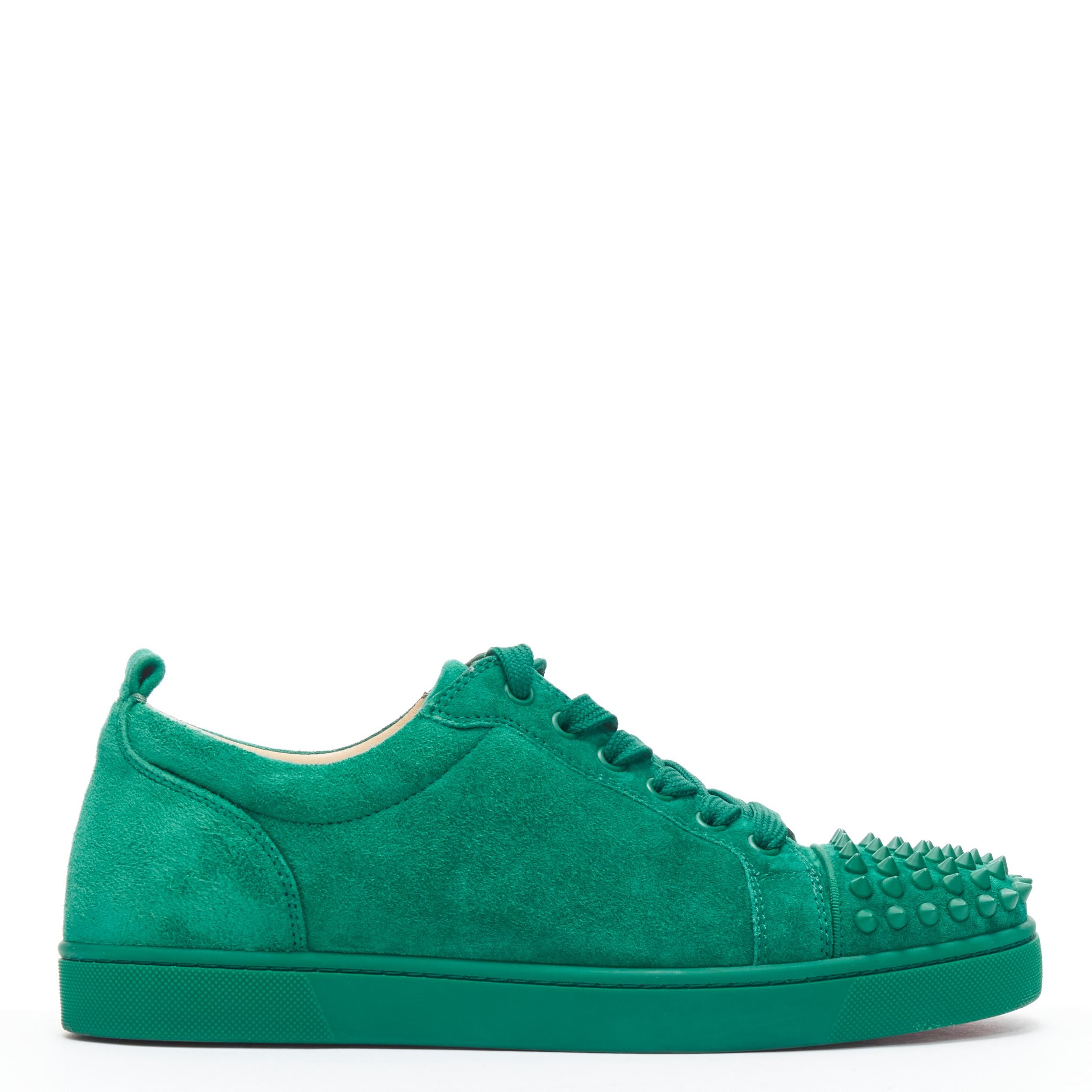 CHRISTIAN LOUBOUTIN Junior Spike Orlato Kelly green studded toe low sneaker EU41 
Reference: TGAS/B01456 
Brand: Christian Louboutin 
Designer: Christian Louboutin 
Model: Junior Spike Orlato 
Material: Suede 
Color: Green 
Pattern: Solid 
Closure: