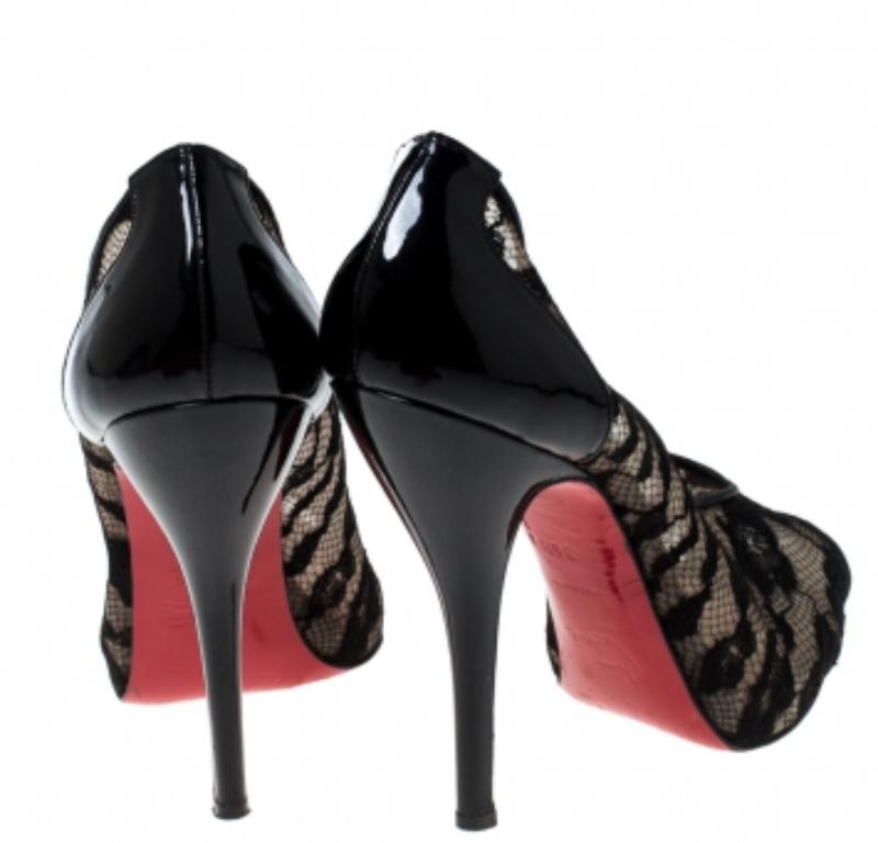 Christian Louboutin Spitze und Lackleder Ambro Peep Toe Pumps Größe 36.5 (Schwarz) im Angebot