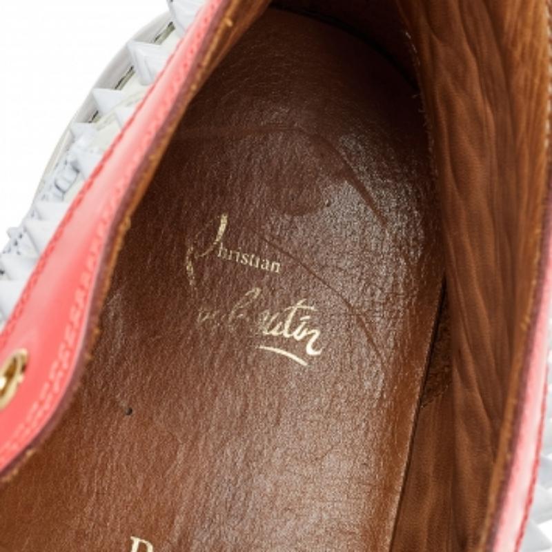 Christian Louboutin Leather And Louis Spikes Lace Up High Top Sneakers Size 43 im Zustand „Relativ gut“ im Angebot in Dubai, Al Qouz 2