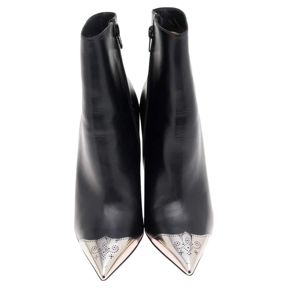 Christian Louboutin Leather Calamijane Pointed Toe Ankle Length Boots Size 37.5 In New Condition For Sale In Dubai, Al Qouz 2