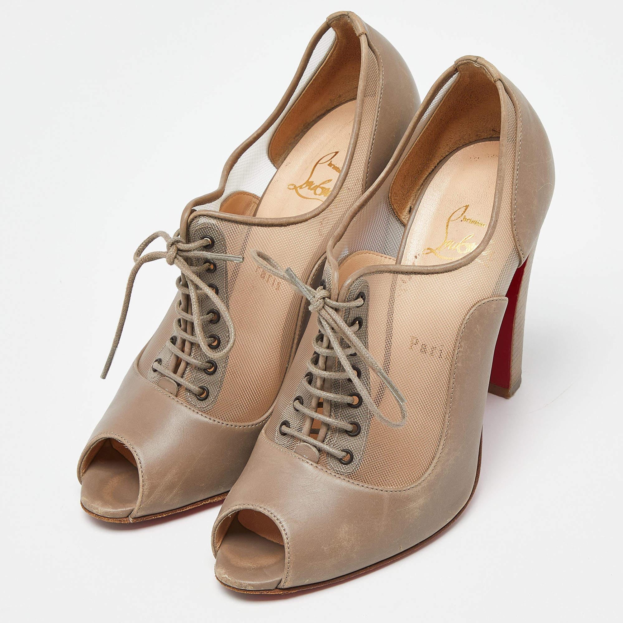 Complement your well put together outfit with these shoes by Christian Louboutin. Chic and classy they have an amazing construction for enduring quality and comfortable fit.