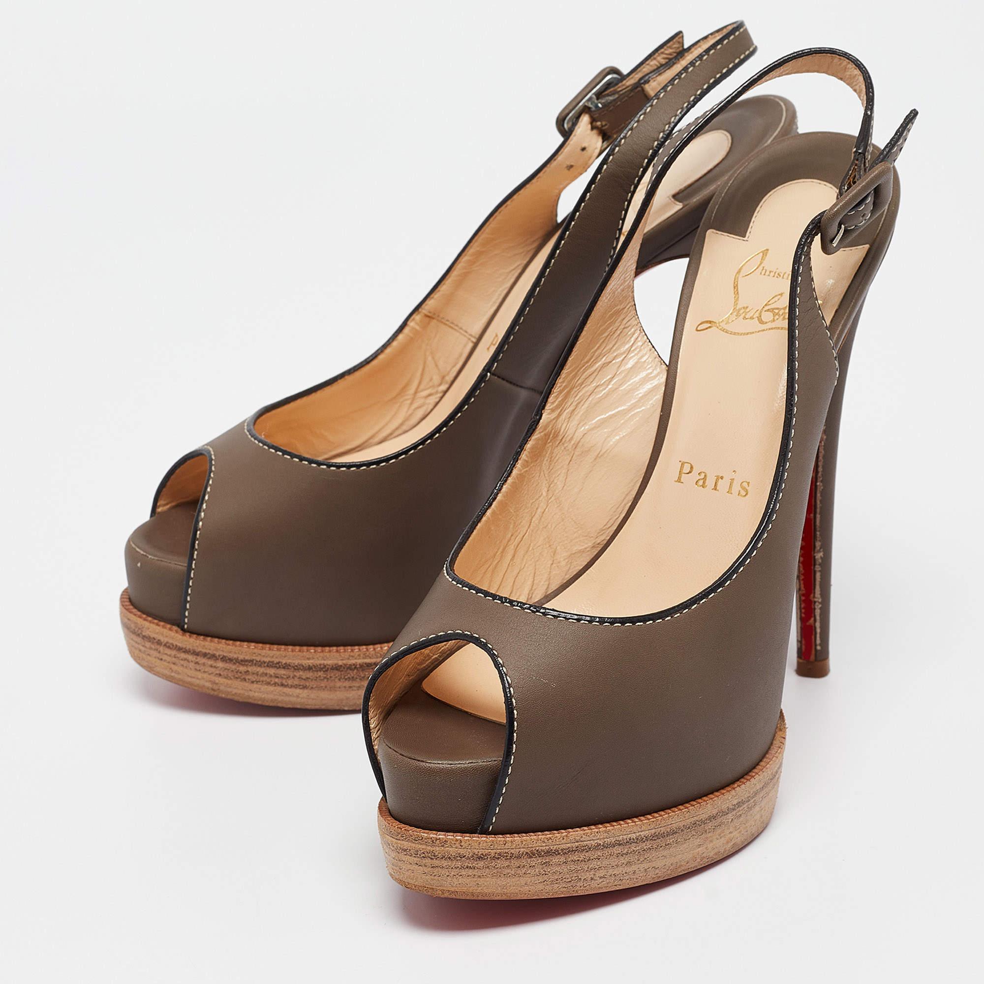 Ces escarpins à talon aiguille de Christian Louboutin sont faits pour être aimés. Merveilleusement travaillés et équilibrés sur des talons élégants, les escarpins soulèveront vos pieds dans une silhouette éblouissante.