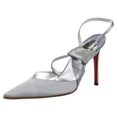 Christian Louboutin  Sandalias de piel con punta Slingback talla 37