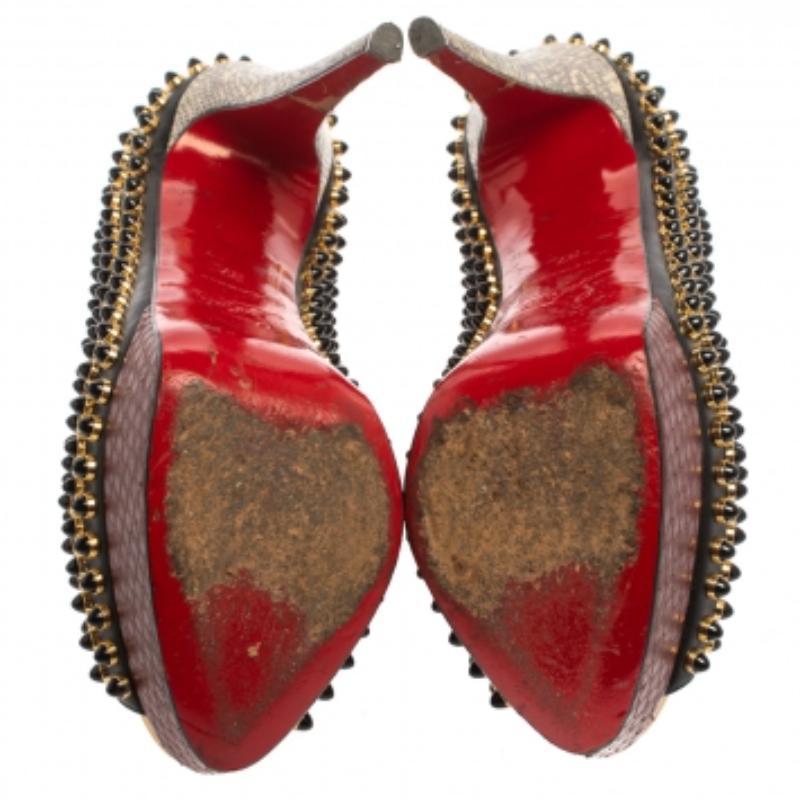Christian Louboutin Leather, Snakeskin and Lizard Lady Cabo Beaded Pumps Size 37 In Fair Condition For Sale In Dubai, Al Qouz 2