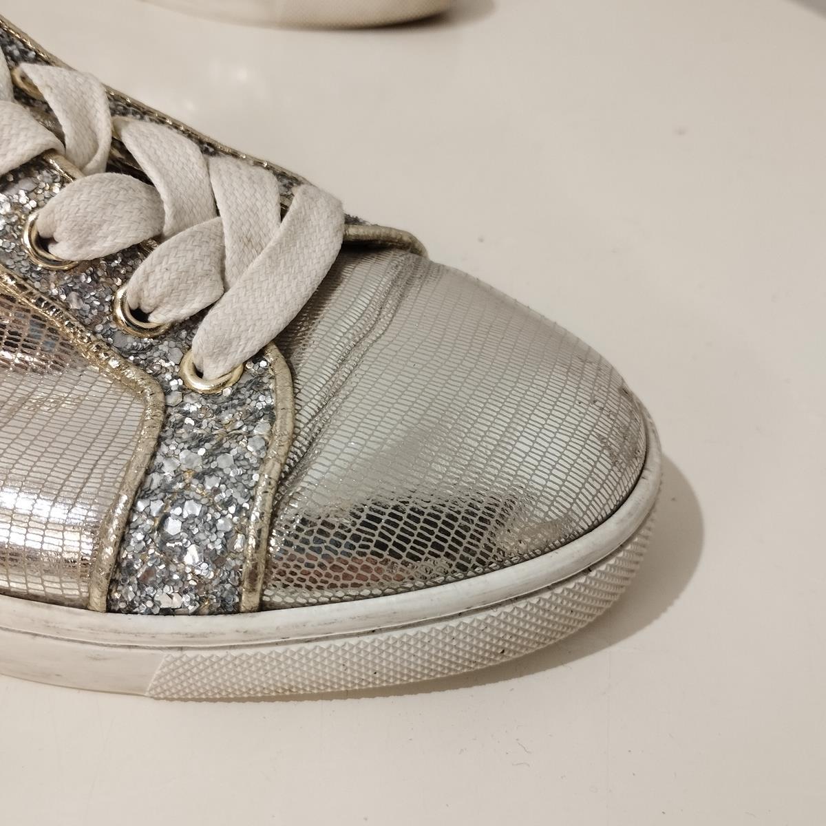 Christian Louboutin Leather Sneakers IT 37, 5 For Sale 1